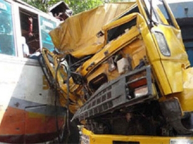 Bangladesh: Bus-Truck mishap leaves 2 dead 
